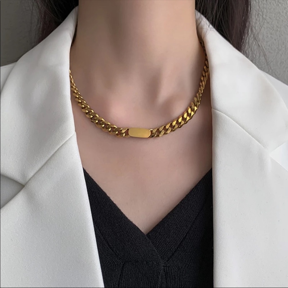 Women Chain Necklace with Clavicle Rectangular Pendant Gold Color